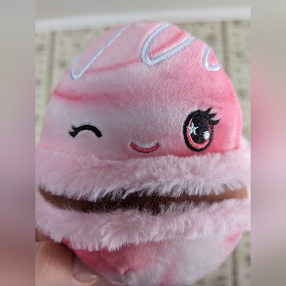 Squishmallow Macaron - Picture 2 of 4
